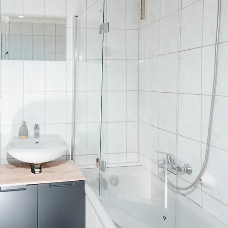 شقة Grosses Familien Oder Monteurappartement, 5 Betten In 3 Zimmer, Prime Video Inklusive, Balkon, Waschmaschine, Spuelmaschine