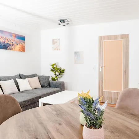 شقة Grosses Familien Oder Monteurappartement, 5 Betten In 3 Zimmer, Prime Video Inklusive, Balkon, Waschmaschine, Spuelmaschine *