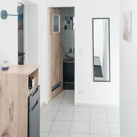 Grosses Familien Oder Monteurappartement, 5 Betten In 3 Zimmer, Prime Video Inklusive, Balkon, Waschmaschine, Spuelmaschine Apartament Heilbronn