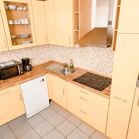 شقة Grosses Familien Oder Monteurappartement, 5 Betten In 3 Zimmer, Prime Video Inklusive, Balkon, Waschmaschine, Spuelmaschine
