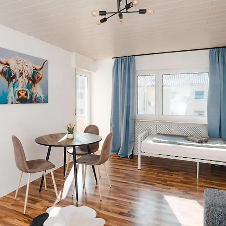 شقة Grosses Familien Oder Monteurappartement, 5 Betten In 3 Zimmer, Prime Video Inklusive, Balkon, Waschmaschine, Spuelmaschine *